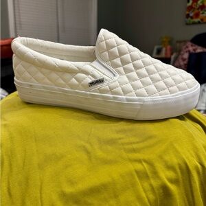 Mudd Women's Quilted Cream Slip-On Sneakers